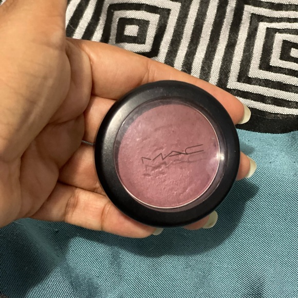Mac Blushes in Animal instinct and pinch me. - Picture 3 of 8